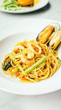 Spagetti ve makarna Baharatlı deniz ürünleri