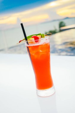 İçki kokteyl cam buz