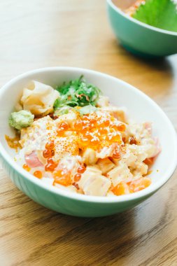 Sashimi pilav kasesi