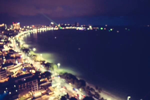 Borrão abstrato e cidade de pattaya desfocada à noite — Fotografia de Stock