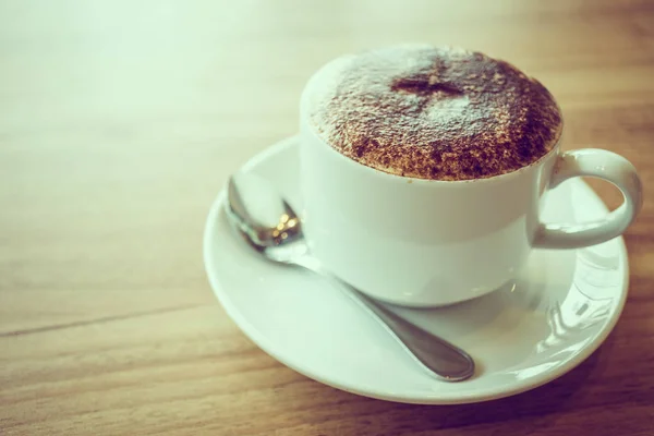 Cappuccino Kaffee in weißer Tasse — Stockfoto