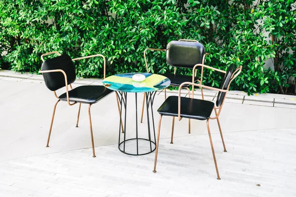 空の椅子とテーブル家具 — ストック写真