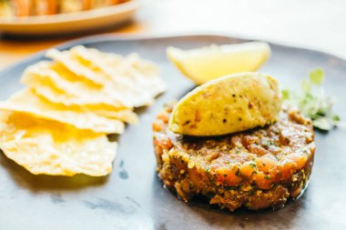 Ham ve taze orkinos et tartar