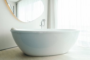 Beyaz küvet banyo dekorasyon iç 