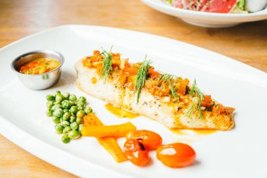 Soslu ızgara levrek Balık eti