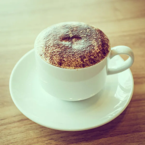 Cappuccino káva v bílém cup — Stock fotografie
