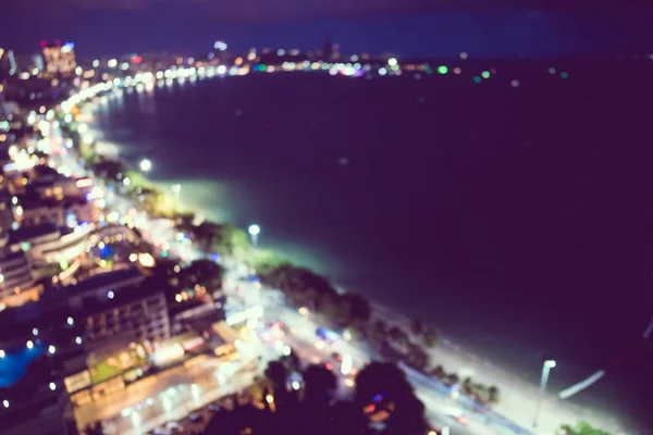 Flou abstrait et ville pattaya déconcentrée la nuit — Photo