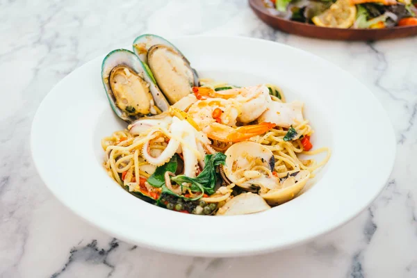 Spagetti ve makarna deniz ürünleri