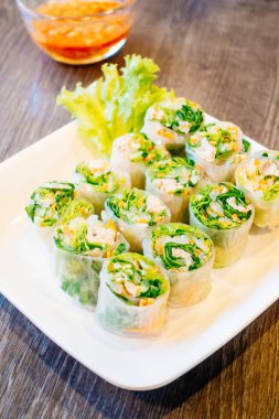 Bahar rulo soslu beyaz plaka