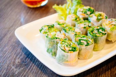 Bahar rulo soslu beyaz plaka