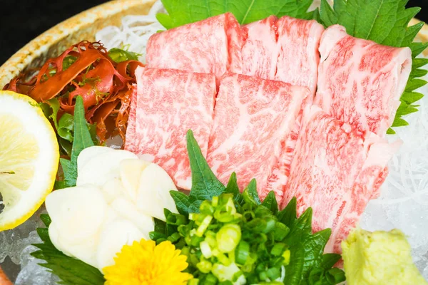 Matsusaka syrové a čerstvé hovězí sashimi — Stock fotografie