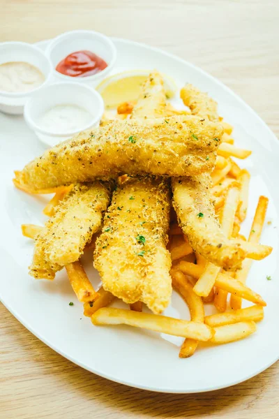 Pescado con papas fritas —  Fotos de Stock