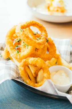 Kızarmış kalamar yüzük