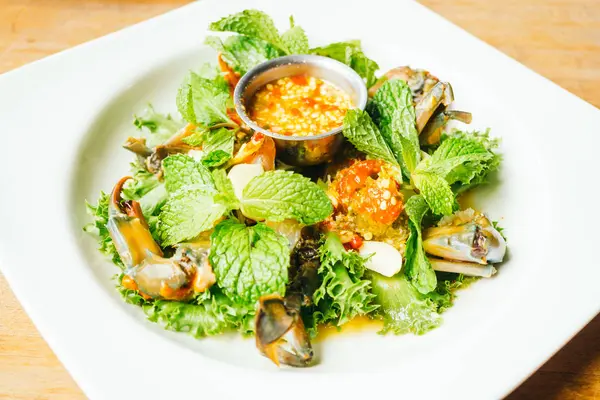 Baharatlı ham yengeç et deniz ürünleri