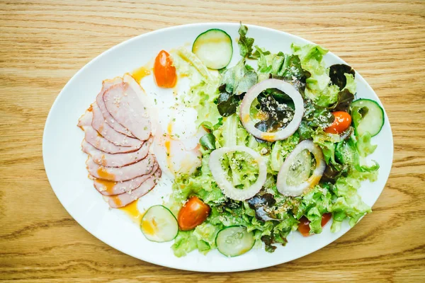 Ördek etli sebze salatası meme