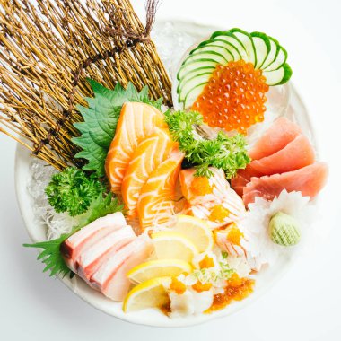 Ham ve taze karışık sashimi somon ile 