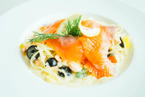 Füme somon et salata 