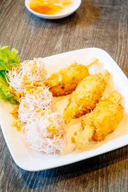 Kızarmış karides ile şeker kamışı