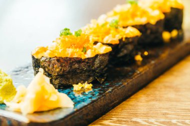 Ham ve taze suşi roll 