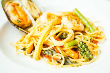 Spagetti ve makarna Baharatlı deniz ürünleri