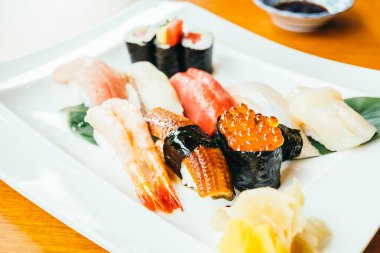 Ham ve taze suşi roll