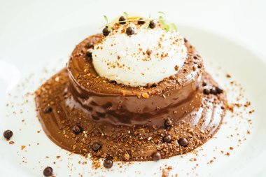 Çikolatalı kek ve puding