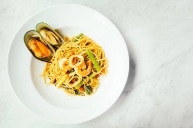 Spagetti ve makarna Baharatlı deniz ürünleri