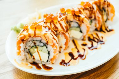 Füme somon et salata 