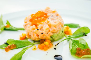 Füme somon et salata 