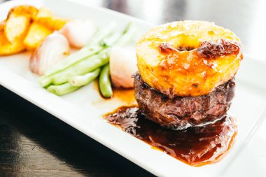 Sığır eti biftek soslu ızgara 