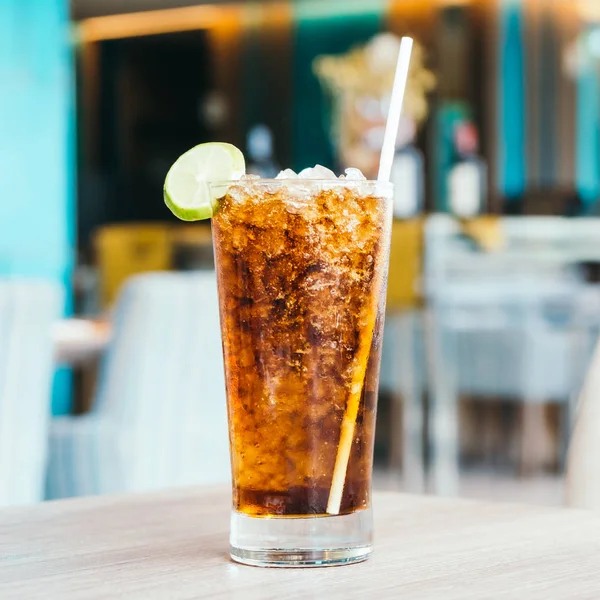 Iced soda dricka glas — Stockfoto