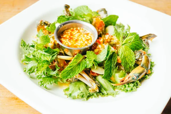 Baharatlı ham yengeç et deniz ürünleri