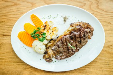 Sığır eti biftek soslu ızgara 