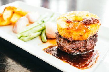 Sığır eti biftek soslu ızgara 