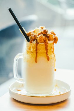 Karamel milkshake cam