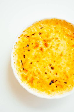 Vanilya krem brulee tatlı 