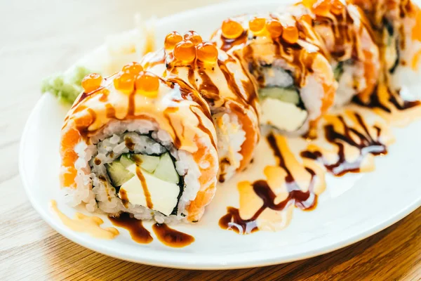 Füme somon et salata 