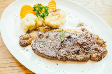 Sığır eti biftek soslu ızgara 