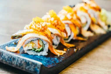 Ham ve taze suşi roll 