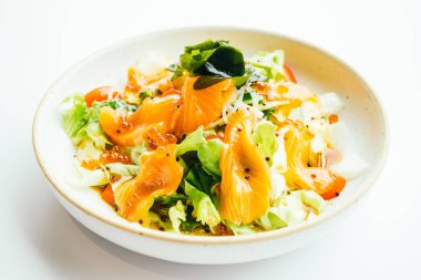 Ham ve taze karışık sashimi somon ile 