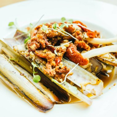 Kızarmış baharatlı jilet istiridye