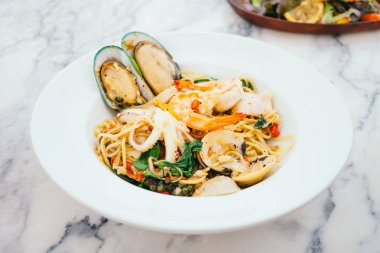 Spagetti ve makarna deniz ürünleri