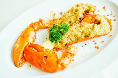 Izgara ıstakoz tereyağı ve sarımsak ile 