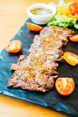 Sığır eti biftek soslu ızgara 