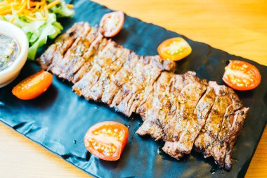 Sığır eti biftek soslu ızgara 