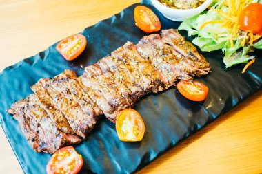 Sığır eti biftek soslu ızgara 