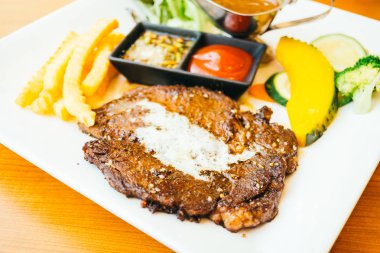 Sığır eti biftek soslu ızgara 