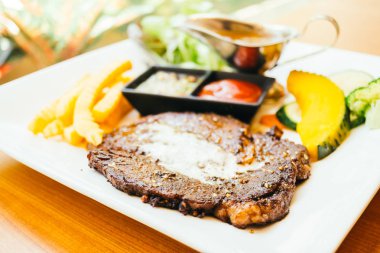 Sığır eti biftek soslu ızgara 