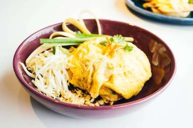 Yumurta şal pad Tay şehriye