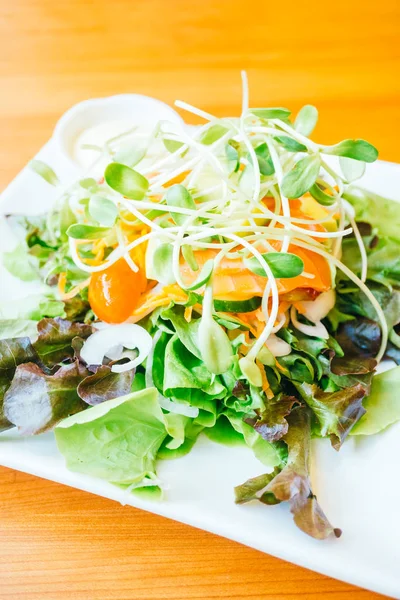 Salada de salmão fumado — Fotografia de Stock